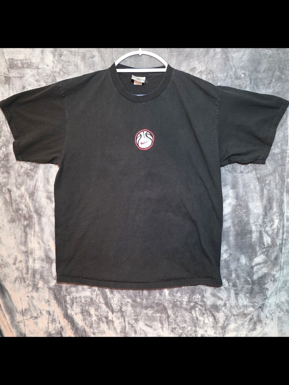 Vintage Nike Basketball centerpiece graphic t-shirt